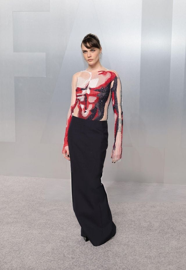 كارا ديليفين تتبع أسلوب تيانا تايلور من Tom Ford