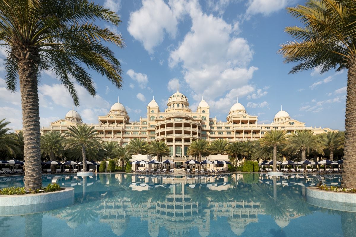 إقامة فاخرة استثنائية بانتظارك في Raffles The Palm Dubai

يدعو الفندق ضيوفه للاستمتاع بأجواء أوروبية كلاسيكية خالدة مع أسعار خاصة، ومزايا نادي رافلز، وتجارب طعام وسبا مُنتقاة بعناية