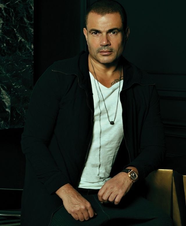 تفاعل كبير مع إطلالة عمرودياب العصرية 