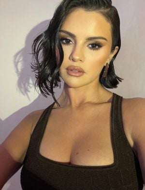 الجمهور يطالب سيلينا غوميز بالإنفصال عن زوجها بسبب قبلة