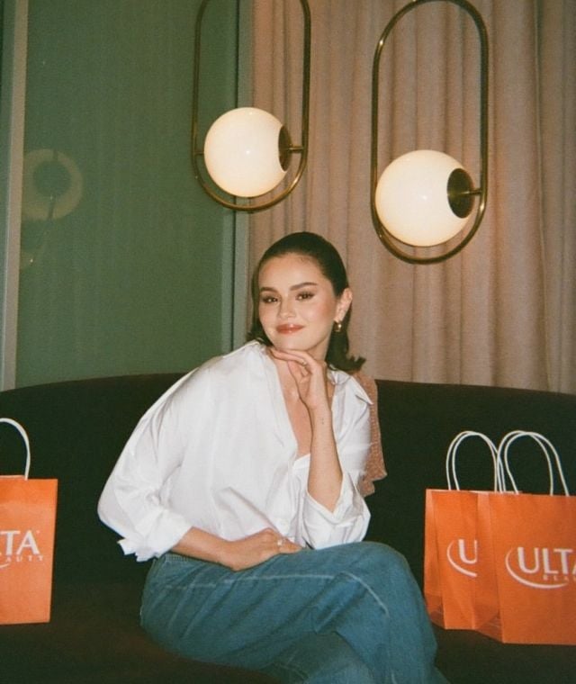 سيلينا غوميز تردّ بصور على منتقدي علاقتها بزوجها