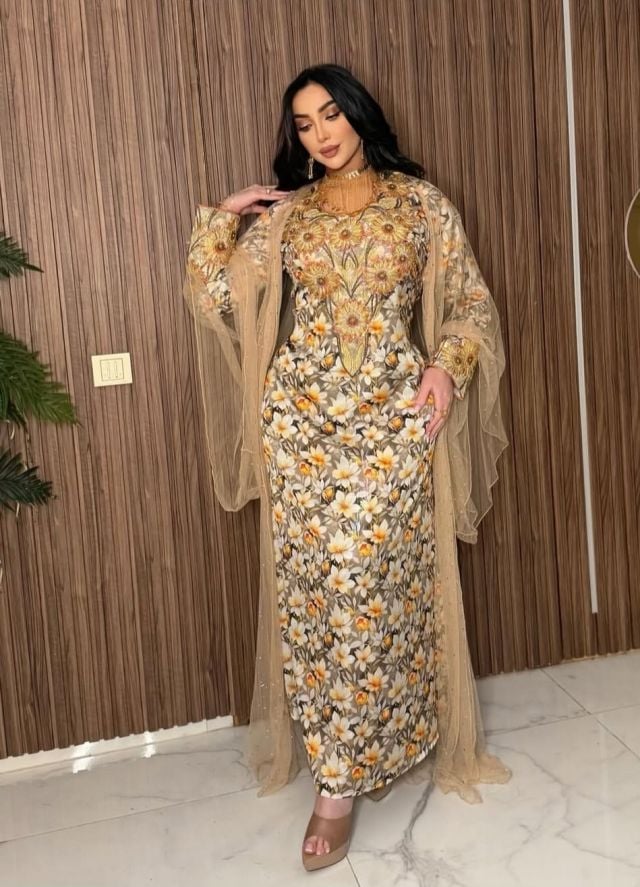 دنيا بطمة بإطلالة رمضانية ناعمة