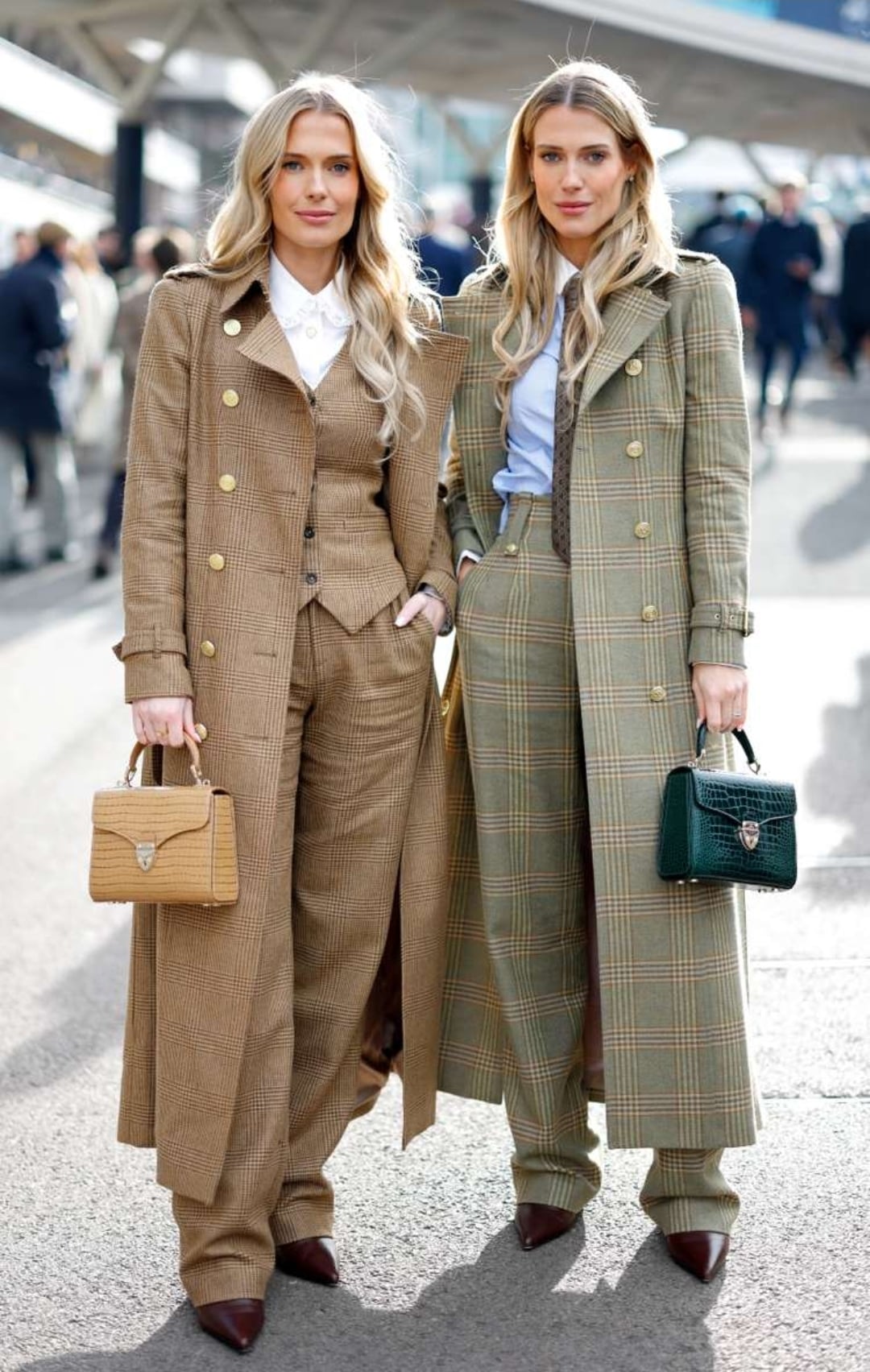 إليزا وأميليا سبنسر بإطلالتين أنيقتين مستوحتين من الأميرة ديانا 