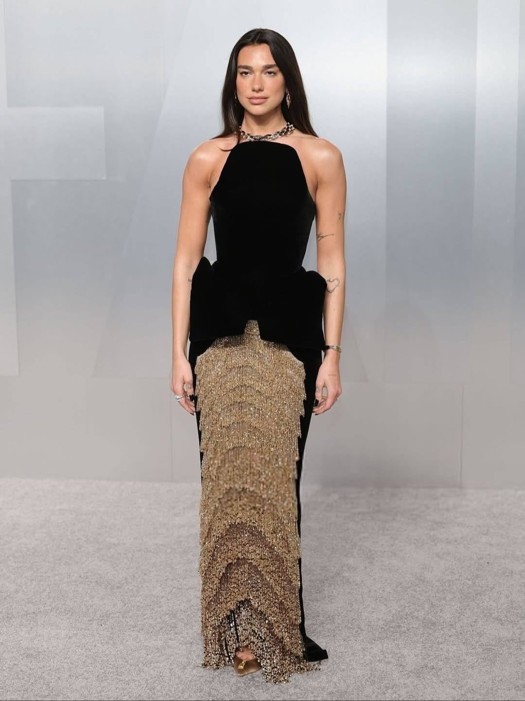 دوا ليبا بإطلالة أيقونية من Schiaparelli 