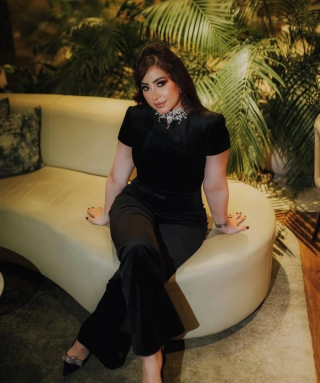 وسامة إبن بوسي تشغل الجمهور.. هل يشبهها؟