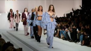 الدانتيل نجم الموضة الأبرز في ربيع 2026