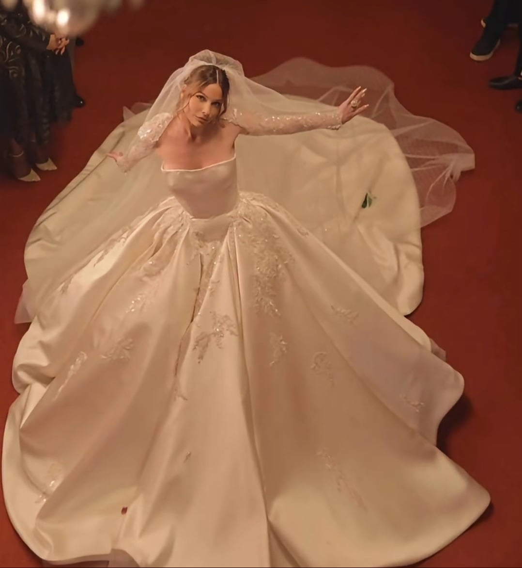 باميلا الكيك تخطف الأنظار بفستان زفاف بقصّة الأميرات