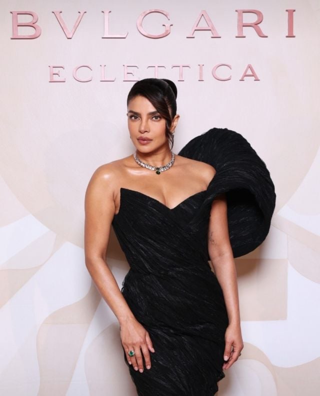 بريانكا تشوبرا في ميلانو بفستان أسود ساحر