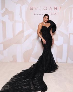 بريانكا شوبرا في ميلانو بفستان أسود ساحر