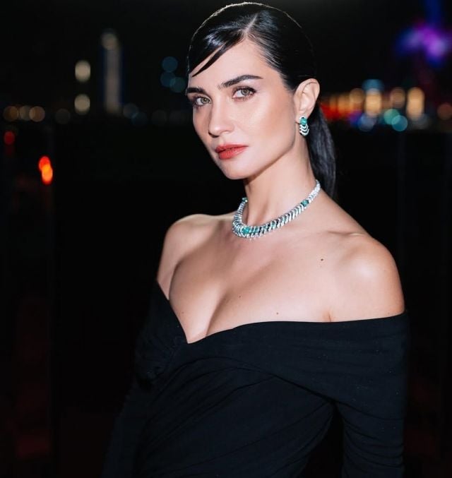 النجمة توبا بويوكستون تتألق في فيلم Sultana