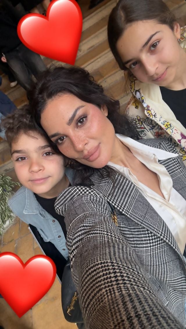 نادين نسيب نجيم بإطلالة شتوية ناعمة