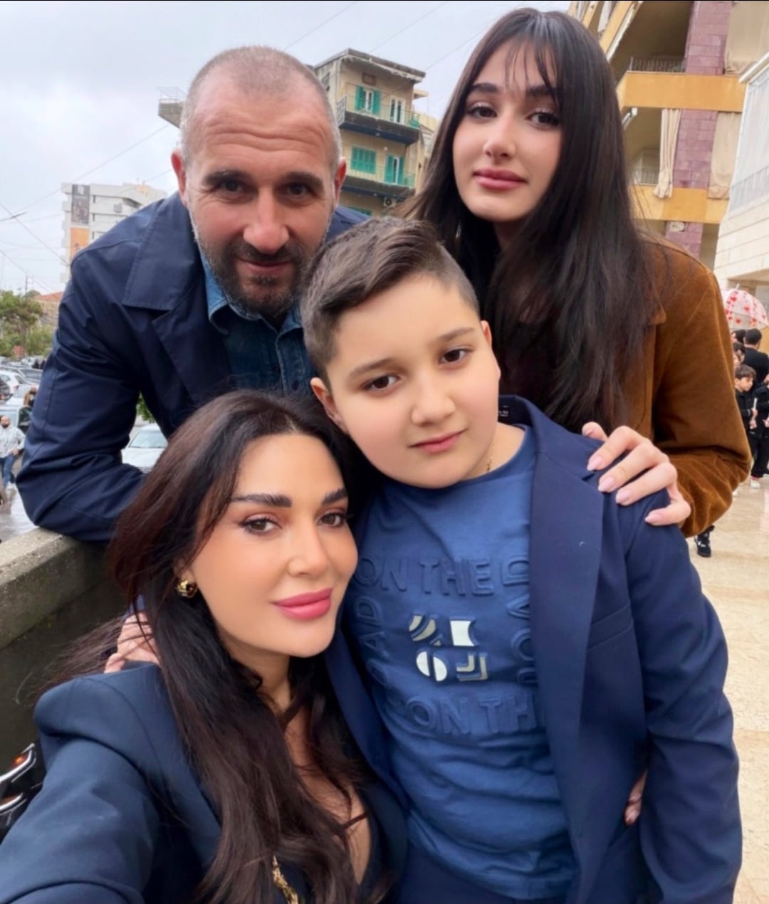 سيرين عبدالنور وابنتها تتألقان بصيحة الدنيم الأنيقة 4 Screenshot 20260330 101408 X 457258