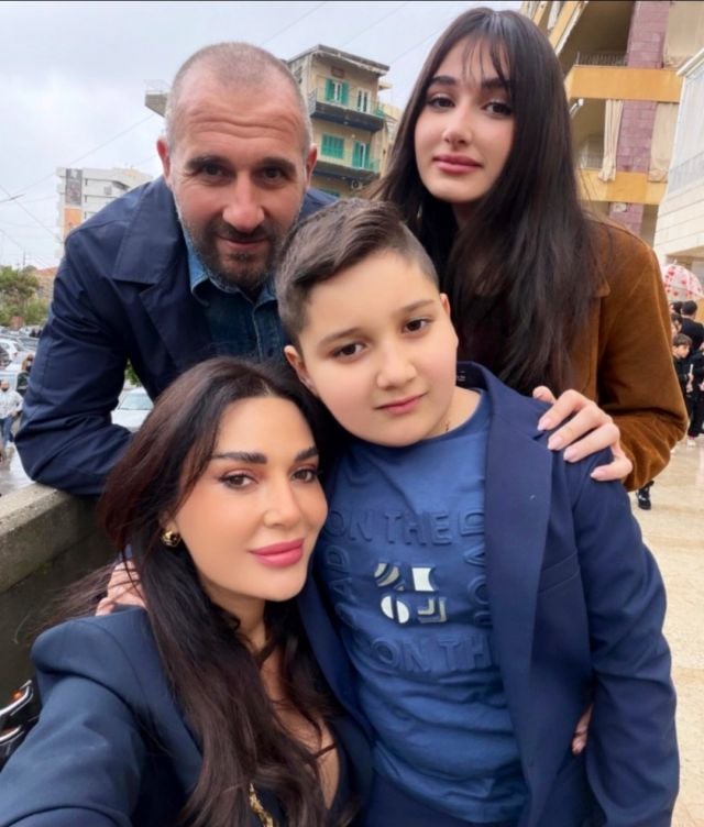 سيرين عبدالنور وعائلتها في أحد الشعانين 