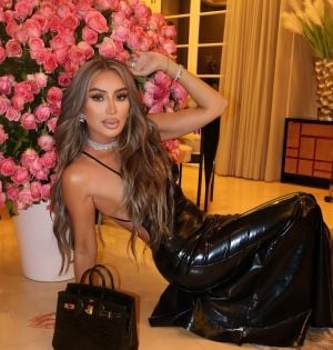 مايا دياب بلفتة إنسانية مؤثرة مع شاب مصاب بالسرطان