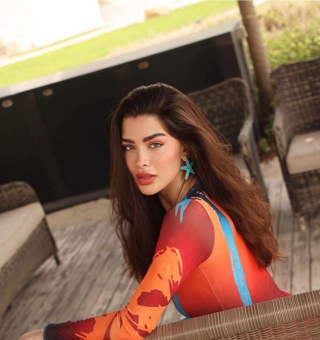 روان بن حسين بإطلالة صيفية ناعمة