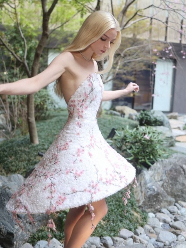 آنيا تايلور جوي بفستان أنيق من 