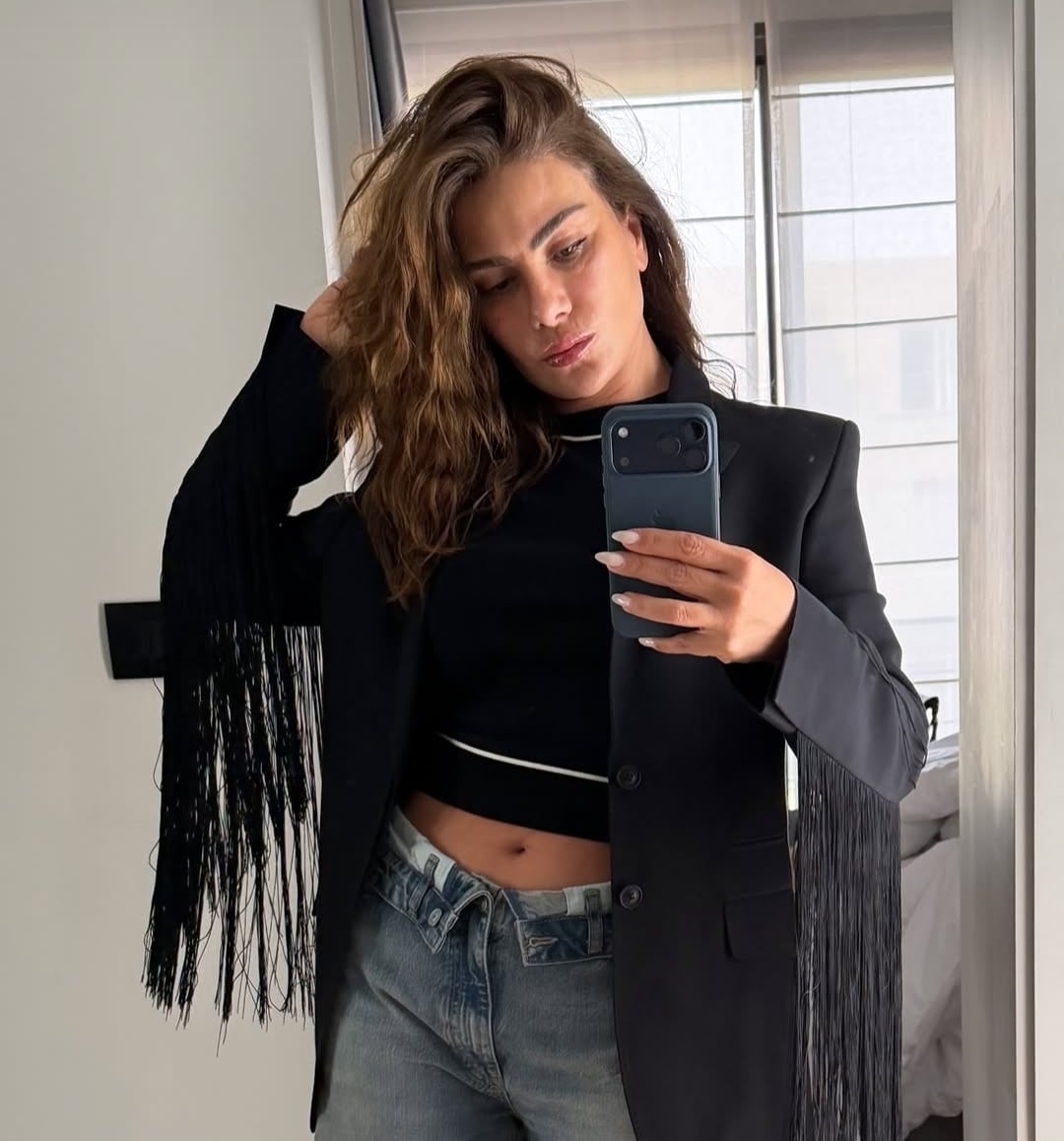 صبا مبارك تلفت الأنظار بأسلوب عصري أنيق