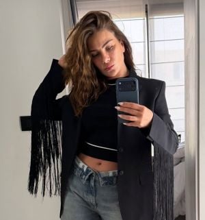 صبا مبارك تلفت الأنظار بأسلوب عصري أنيق