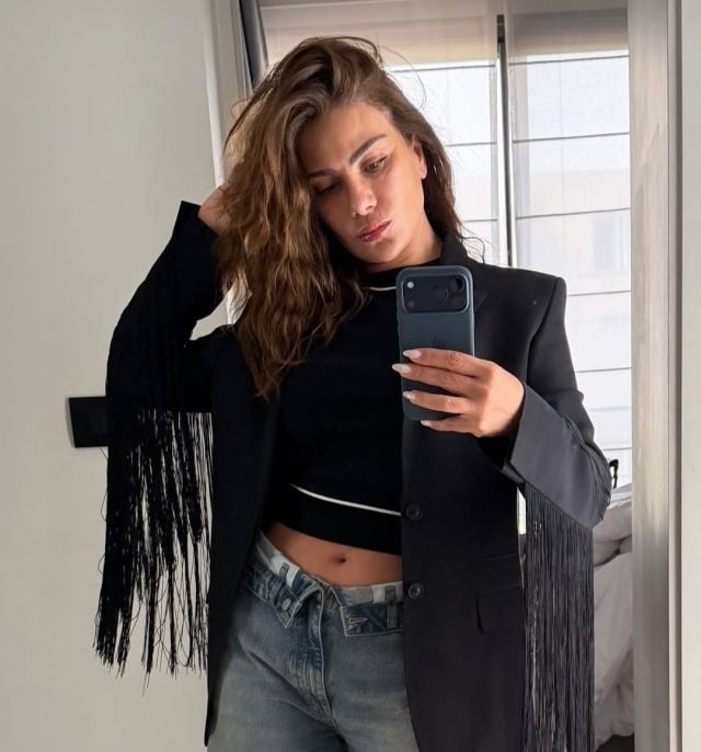 صبا مبارك تلفت الأنظار بأسلوب عصري أنيق