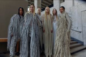 موضة الشراريب تتجدد... لمسات من الأناقة والأنوثة