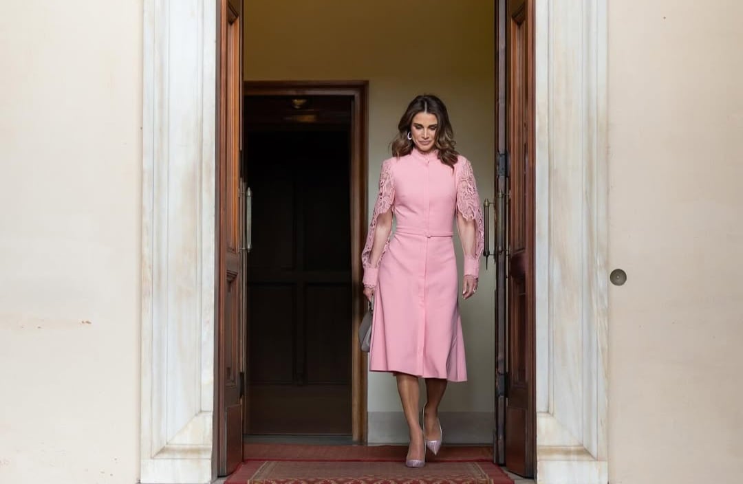 كيف تتألقين في العيد بفساتين مستوحاة من الملكة رانيا