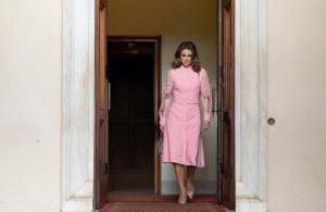 كيف تتألقين في العيد بفساتين مستوحاة من الملكة رانيا