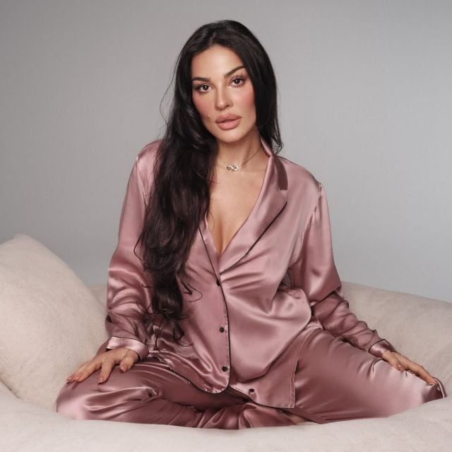 من مايا دياب إلى إليسا: ملابس النوم تتحول إلى عنوان للأناقة