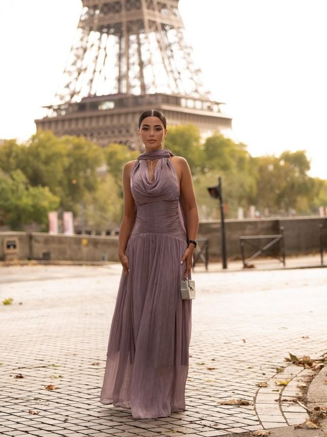 يارا السكري بفستان بنفسجي باستيلي… أناقة ناعمة بتفاصيل راقية