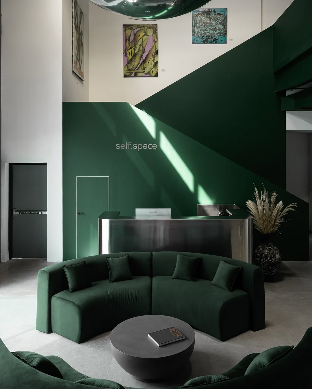 طقس جديد سيصبح المفضل عندك لتعتني بنفسك: جلسة تصوير ذاتي في سيلف سبيس self.space