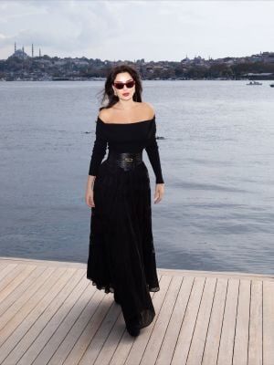 صيحة الأوف-شولدر تعود بقوة على السجادة الحمراء