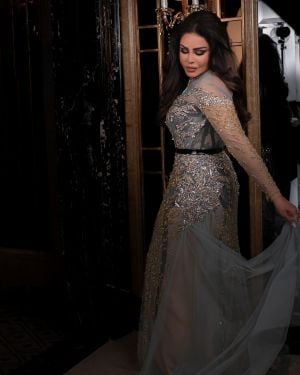 من وحي أحلام الشامسي: الفساتين المطرزة عنوان أناقتك في عيد الفطر