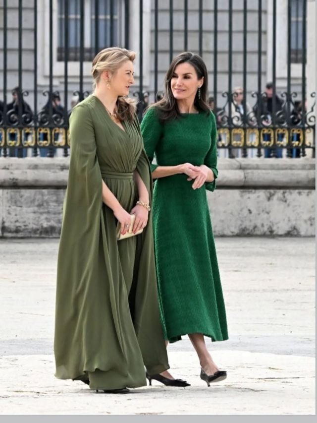 الملكة ليتيزيا بفستان ميدي أخضر أنيق