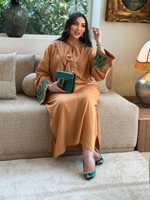 تناغم عائلي وأناقة شرقية في إطلالة دنيا بطمة بالعيد