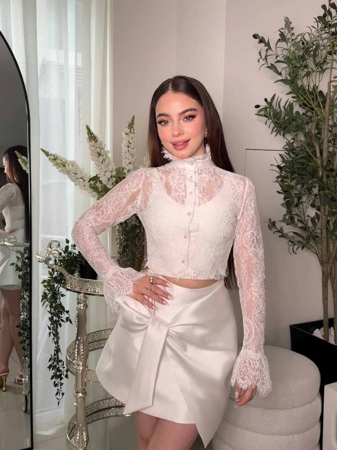 أناقة الدانتيل الأبيض تبرز جمال بيسان إسماعيل 