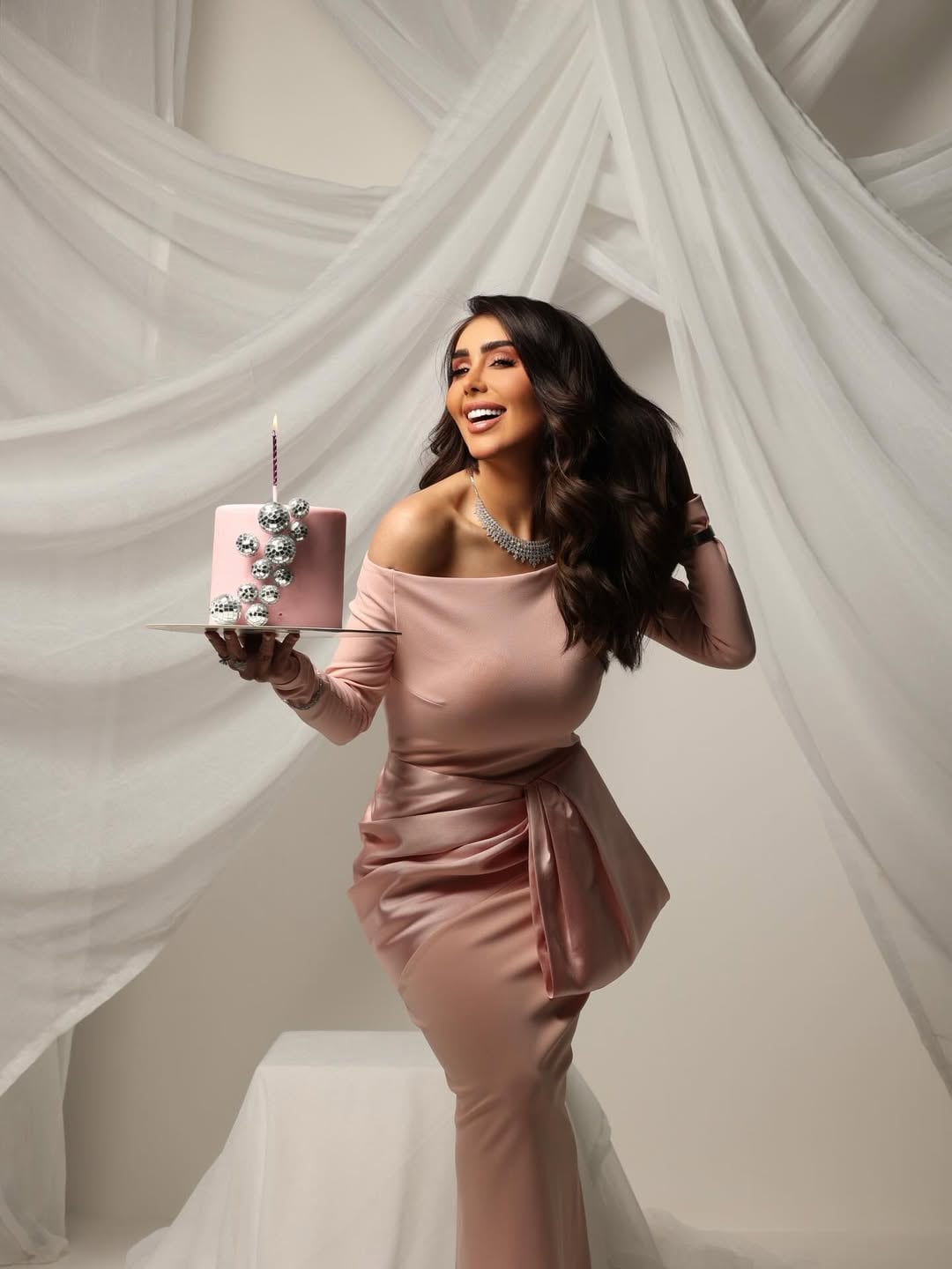 إطلالة أنثوية راقية لهنادي الكندري في أحدث ظهور لها