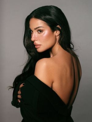 نادين نسيب نجيم بإطلالة خارجة عن المألوف