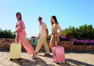 تكشف TUMI عن حملة "الهروب المتوسطي" احتفاءً بسحر الساحل وسهولة السفر