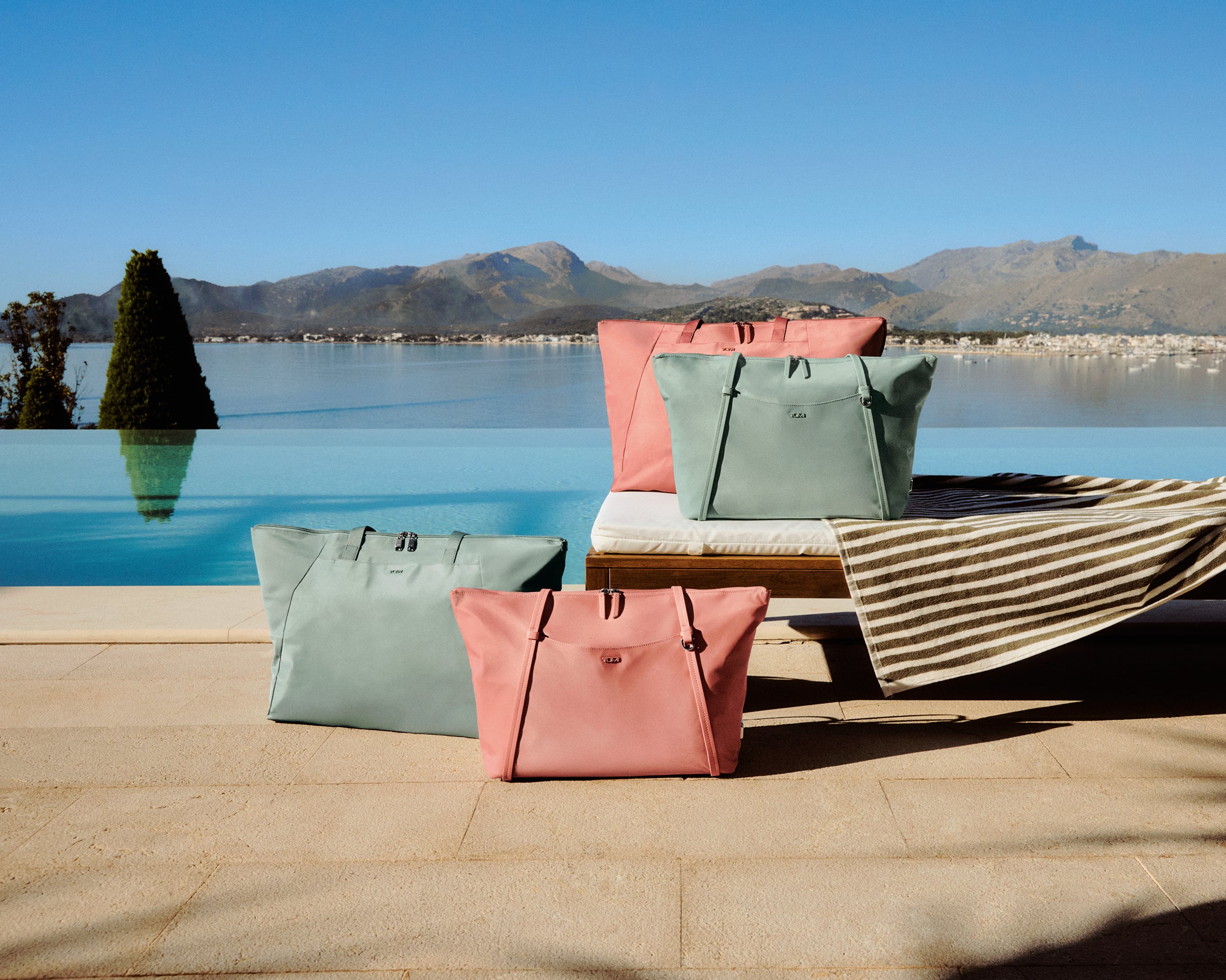 حقائب من tumi 