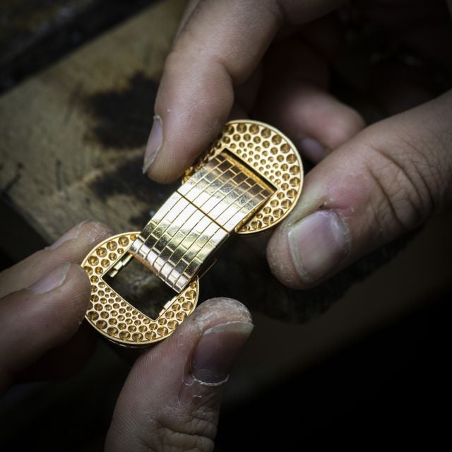 حِرَفية صناعة ساعة لودو ميني