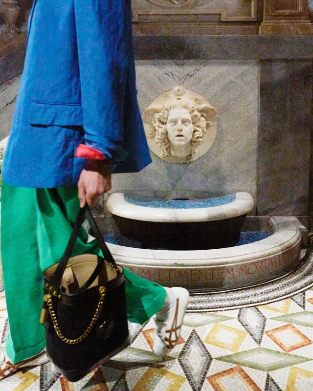 فيرساتشي ربيع صيف 2026 – أونيتسوكا