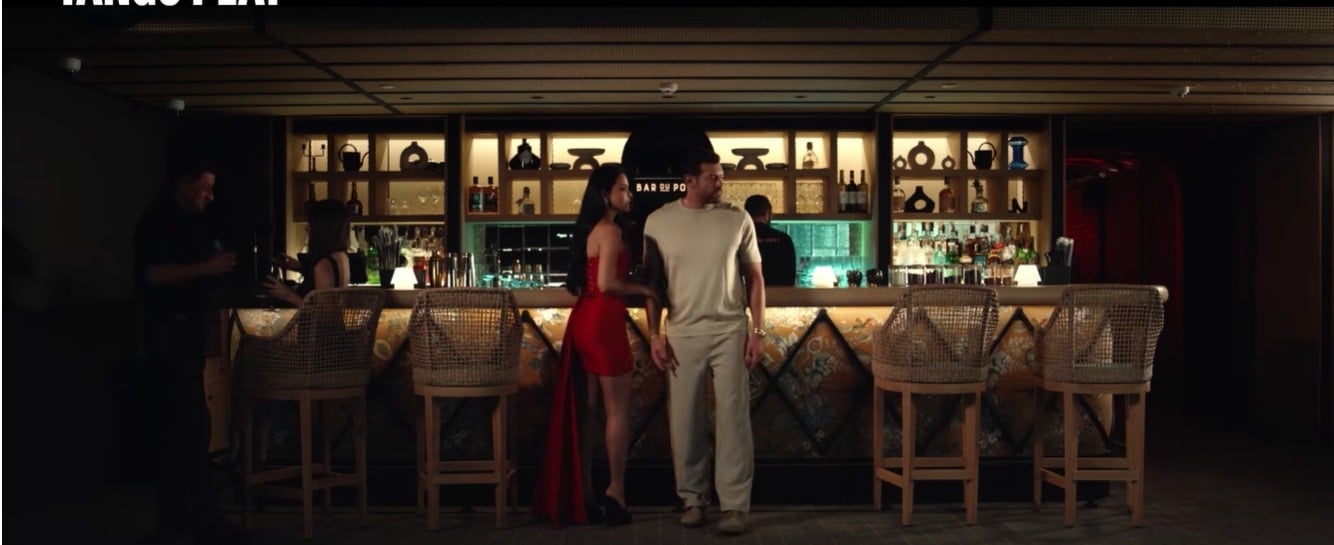 إطلالة اسماء جلال الجريئة بالفستان الأحمر