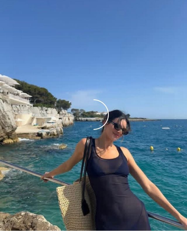 جرأة كيندال جينير بالفستان الأسود الشفّاف