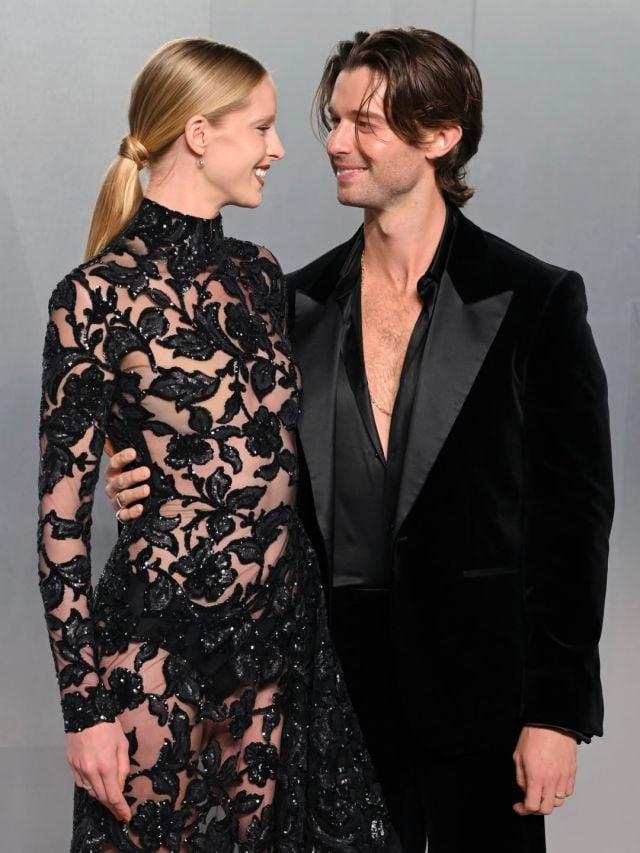 آبي تشامبيون بفستان من الدانتيل