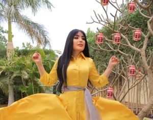 عبير صبري تخرج عن المألوف بفستان غريب