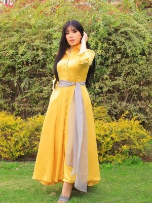 عبير صبري تخرج عن المألوف بفستان غريب