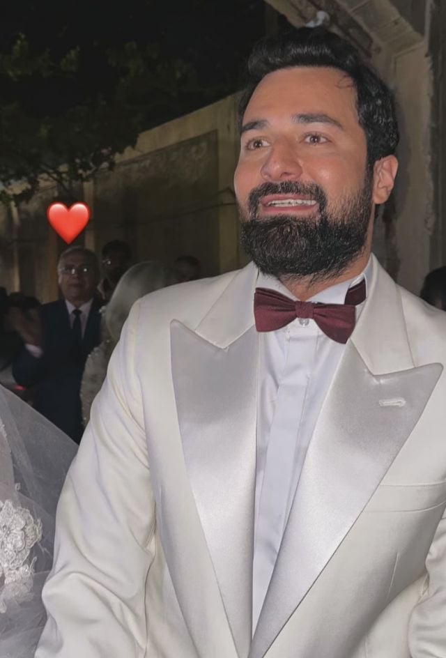 أحمد حاتم ببدلة زفاف