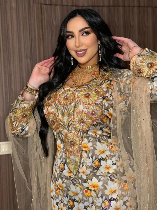 دنيا بطمة بإطلالة رمضانية ناعمة