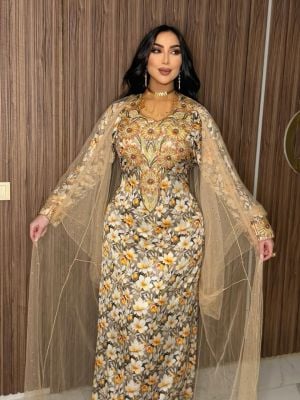 دنيا بطمة تستعرض أناقتها في رمضان بعباءة مميزة