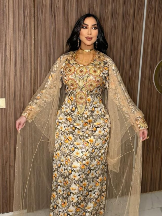 دنيا بطمة بإطلالة رمضانية ناعمة