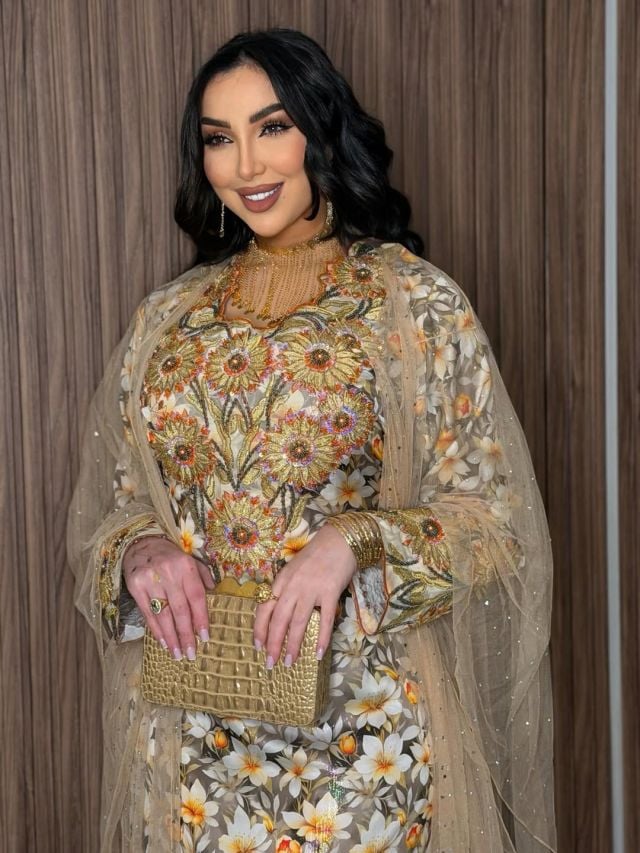 دنيا بطمة بإطلالة رمضانية ناعمة